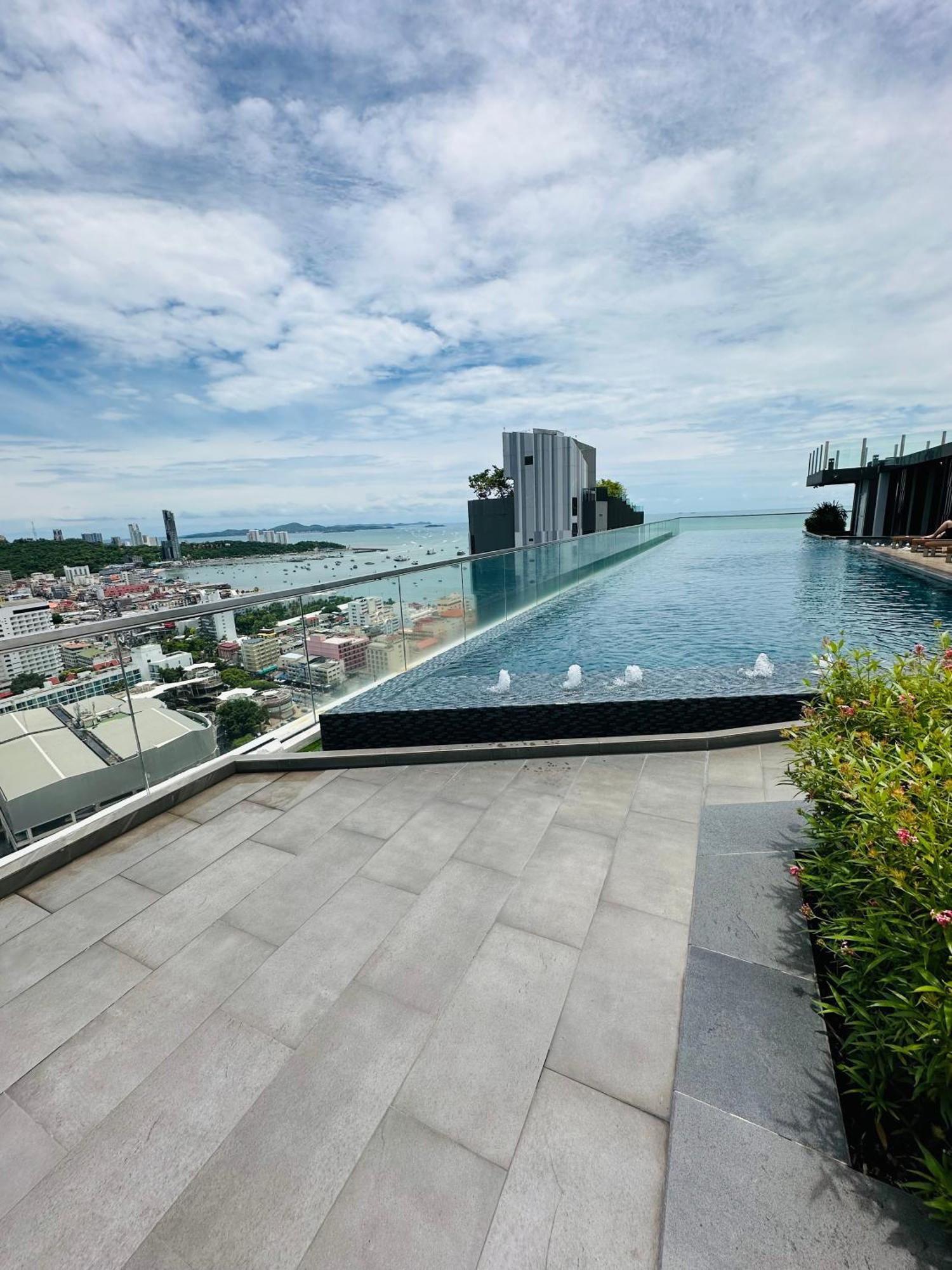 The Base Apartments At Central Pattaya Ngoại thất bức ảnh