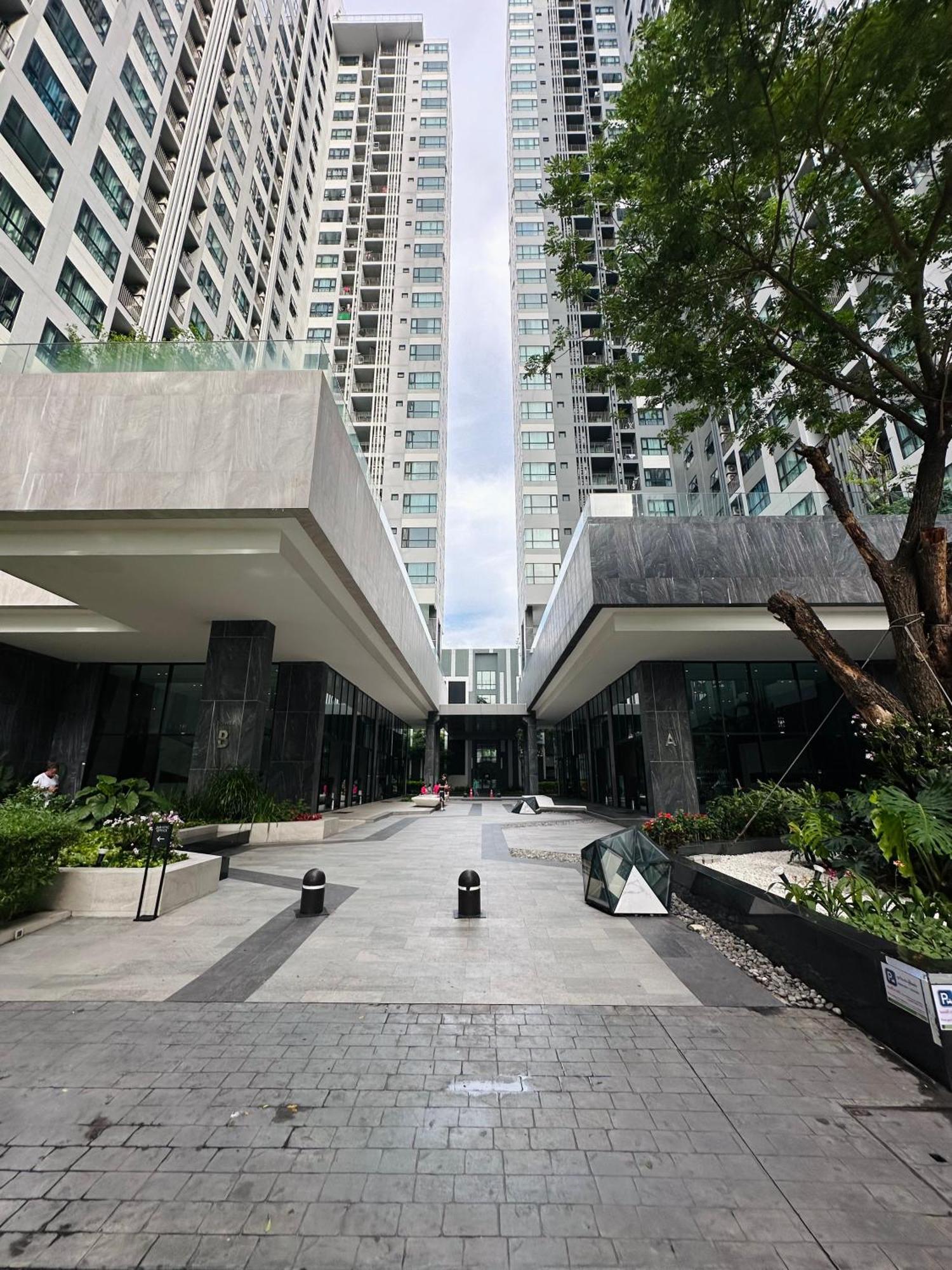 The Base Apartments At Central Pattaya Ngoại thất bức ảnh